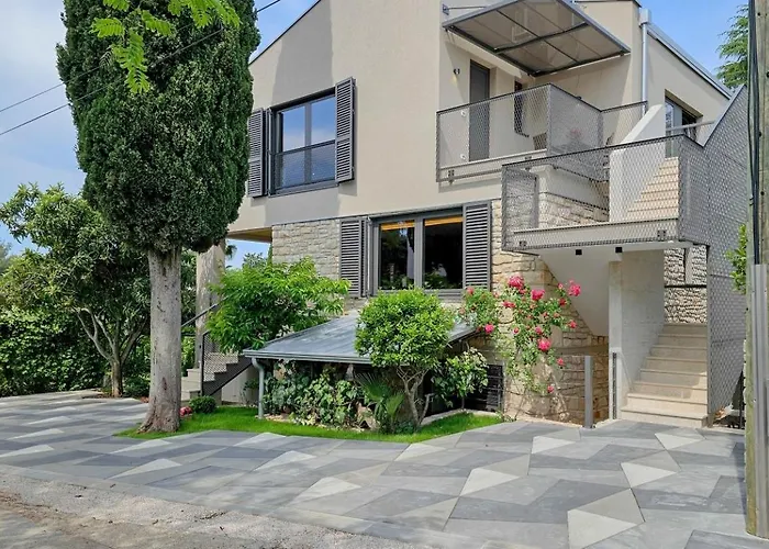 Carla Διαμέρισμα *