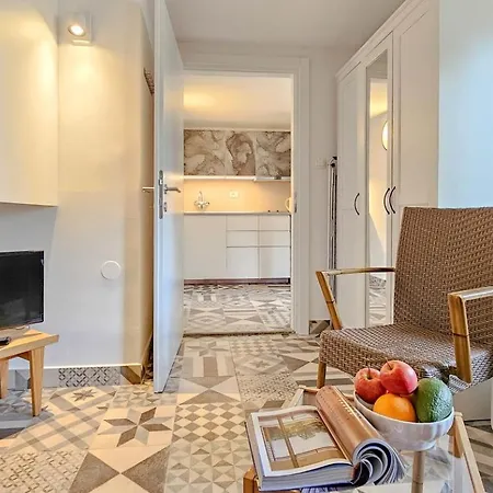 Carla Apartment
